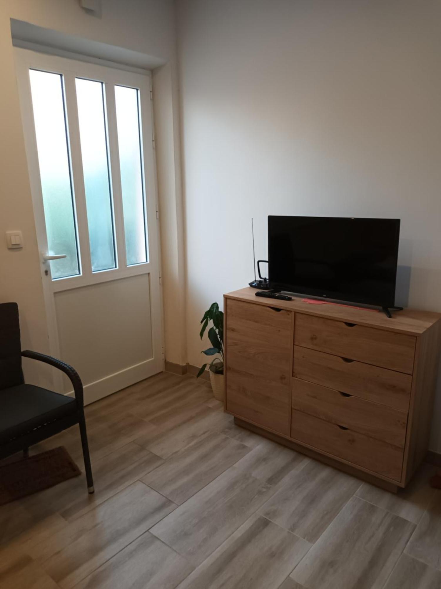 Cici Apartment Dugi Rat Luaran gambar