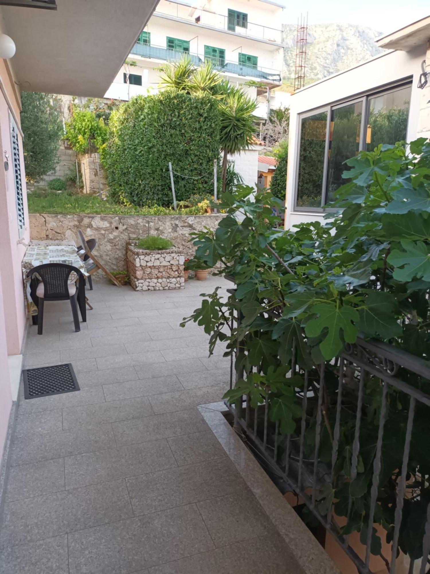 Cici Apartment Dugi Rat Luaran gambar